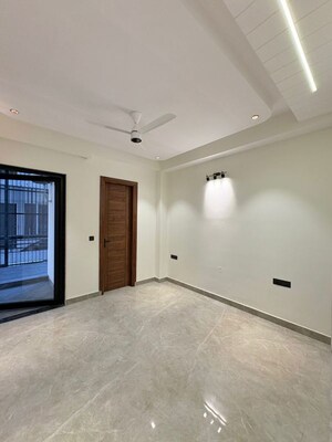 Room in 3 BHK Builder Floor at Anant Raj Ashok Estate, Sector 63a – for Sale