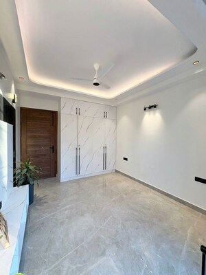 Room in 3 BHK Builder Floor at Anant Raj Ashok Estate, Sector 63a – for Sale