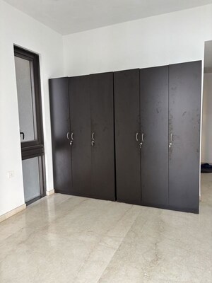 Room in 2 BHK Apartment at Lodha The Park, Worli – for Rent