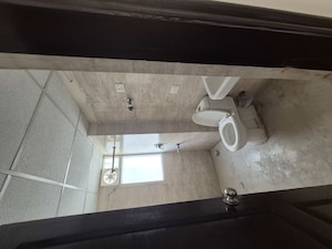 Furnished Amenities in 3.5 BHK Apartment at Sethi Arcade, Sector 76 – for Rent