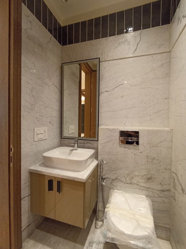 Bathroom, greater kailash 3 Bedroom 1800 Sq.Ft. Builder Floor In Greater Kailash Delhi 10507415