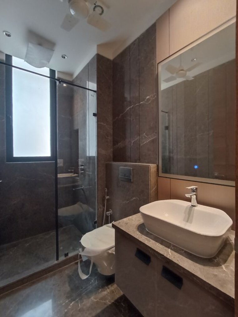 Bathroom, greater kailash 3 Bedroom 1800 Sq.Ft. Builder Floor In Greater Kailash Delhi 10507415