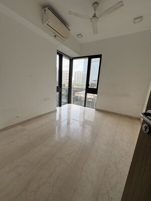 Room in 3 BHK Apartment at Lodha The Park, Worli – for Rent