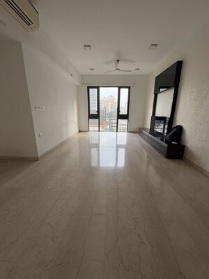 Room in 3 BHK Apartment at Lodha The Park, Worli – for Rent