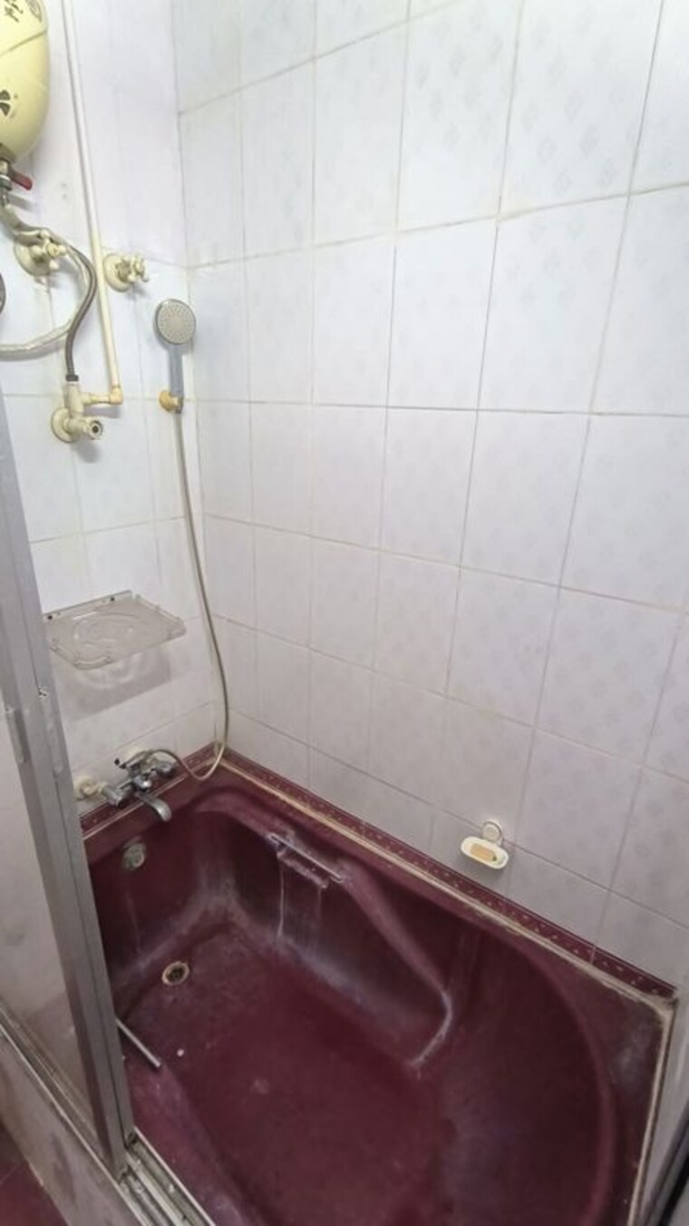 Bathroom, ocean-view-apartments 2 Bedroom 900 Sq.Ft. Apartment In Worli Mumbai 10507475