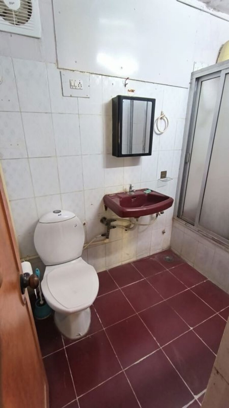 Bathroom, ocean-view-apartments 2 Bedroom 900 Sq.Ft. Apartment In Worli Mumbai 10507475