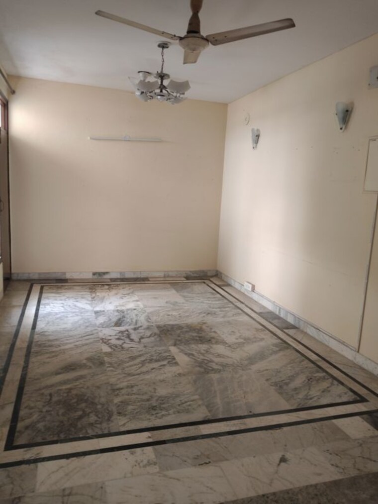Room, sector 21c 3 Bedroom 1400 Sq.Ft. Apartment In Sector 21c Faridabad 10481871