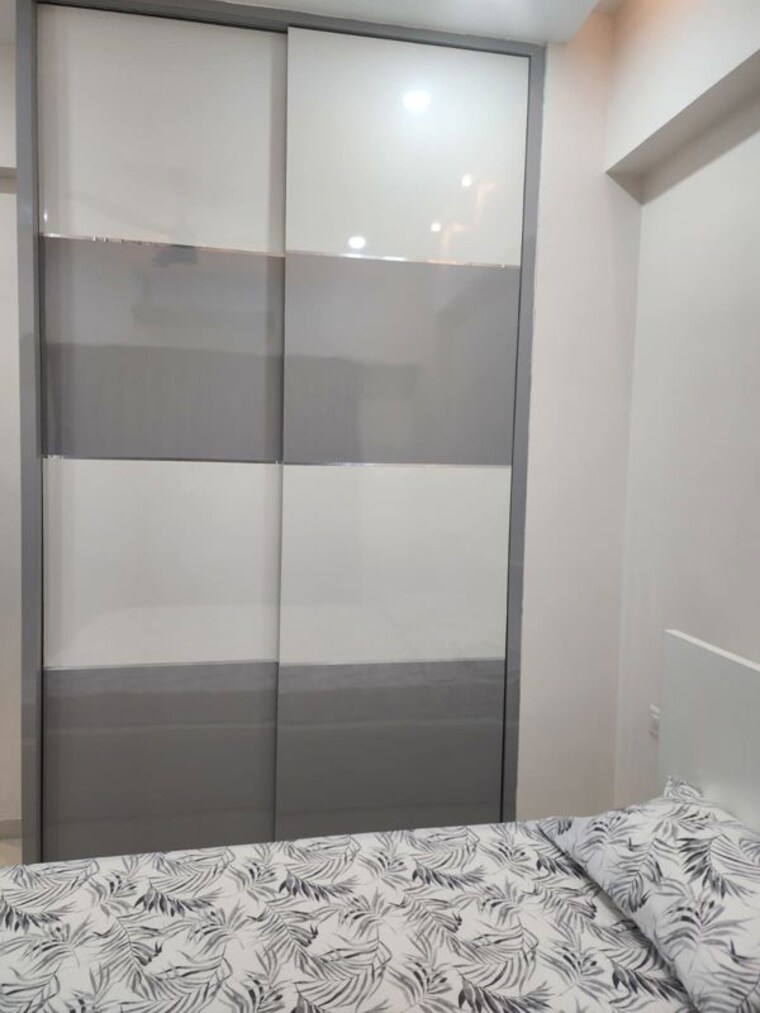 Room, vaishnodevi circle 2 Bedroom 77 Sq.Yd. Apartment In Vaishnodevi Circle Ahmedabad 10507481