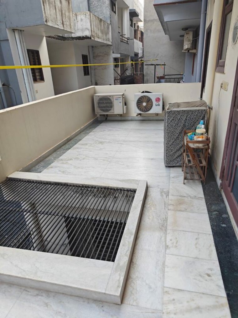 Balcony, sector 47 2.5 Bedroom 215 Sq.Yd. Builder Floor In Sector 47 Gurgaon 10507502