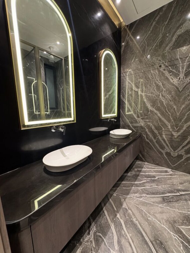 Bathroom, palam vihar 4 Bedroom 520 Sq.Yd. Builder Floor In Palam Vihar Gurgaon 10507507