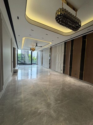 Room in 4 BHK Builder Floor at Palam Vihar – for Sale