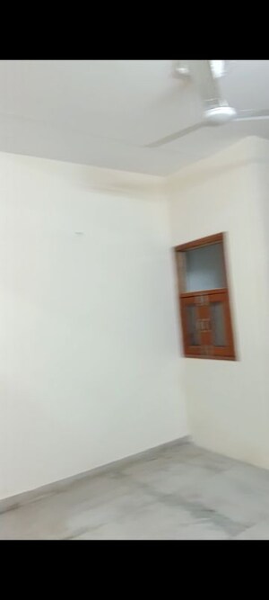 Furnished Amenities in 3 BHK Builder Floor at Panchsheel Vihar – for Rent