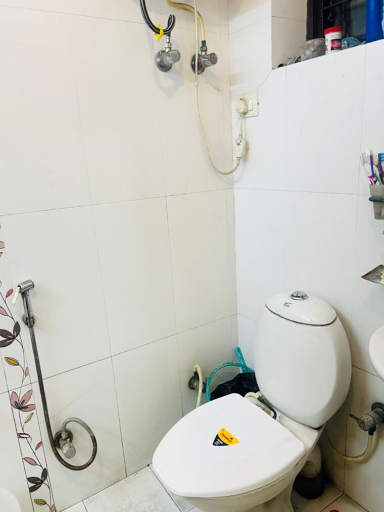 Bathroom, gc-empire-estate-residency 2.5 Bedroom 1200 Sq.Ft. Apartment In The Mall Avenue Lucknow 10507515