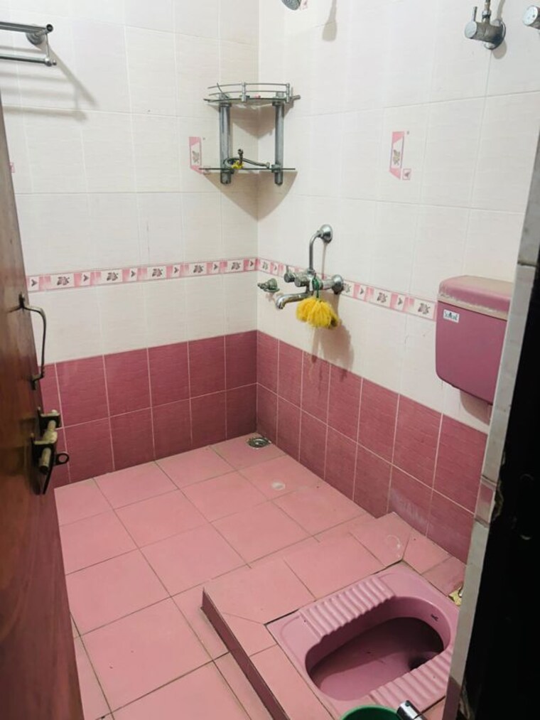 Bathroom, gc-empire-estate-residency 2.5 Bedroom 1200 Sq.Ft. Apartment In The Mall Avenue Lucknow 10507515