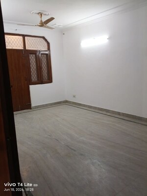 Room in 3 BHK Builder Floor at Panchsheel Vihar – for Rent