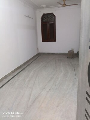 Room in 3 BHK Builder Floor at Panchsheel Vihar – for Rent