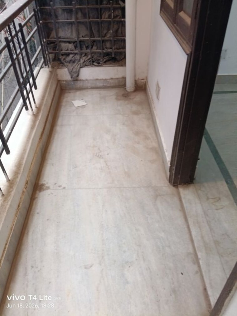Balcony, panchsheel vihar 3 Bedroom 130 Sq.Yd. Builder Floor In Panchsheel Vihar Delhi 10507519