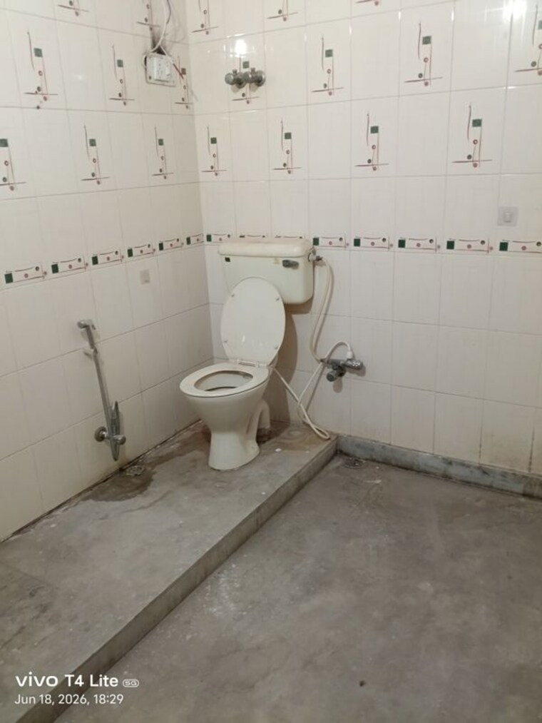 Bathroom, panchsheel vihar 3 Bedroom 130 Sq.Yd. Builder Floor In Panchsheel Vihar Delhi 10507519