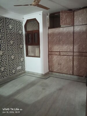 Room in 3 BHK Builder Floor at Panchsheel Vihar – for Rent