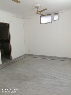 Room in 3 BHK Builder Floor at Panchsheel Vihar – for Rent