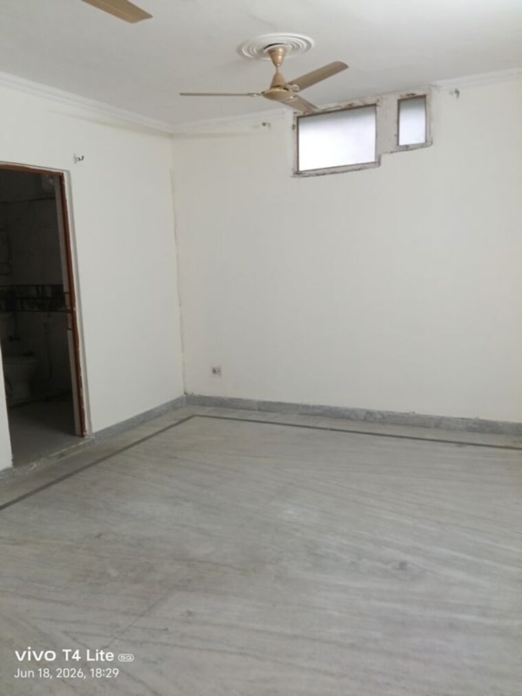 Room, panchsheel vihar 3 Bedroom 130 Sq.Yd. Builder Floor In Panchsheel Vihar Delhi 10507519