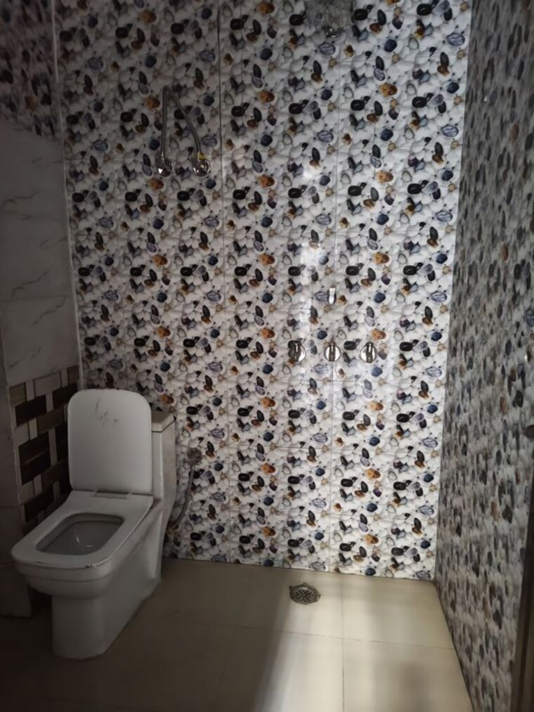 Bathroom, anandam-ntpc-sahkari-awas-samiti 4 Bedroom 125 Sq.Mt. Independent House In Chi Ii Greater Noida Greater Noida 10443780