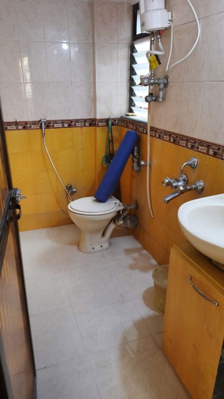 Bathroom, atul-trans-apartment 1 Bedroom 650 Sq.Ft. Apartment In Andheri East Mumbai 10507535