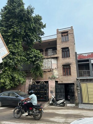 6+ BHK Independent House For Sale in Yamuna Vihar