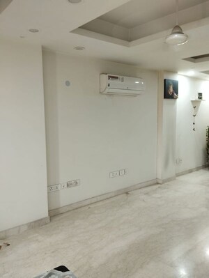 Room in 2 BHK Builder Floor at Nehru Nagar – for Rent
