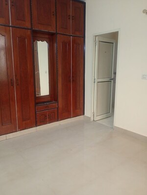 Room in 2 BHK Apartment at Sector 4 Dwarka – for Rent
