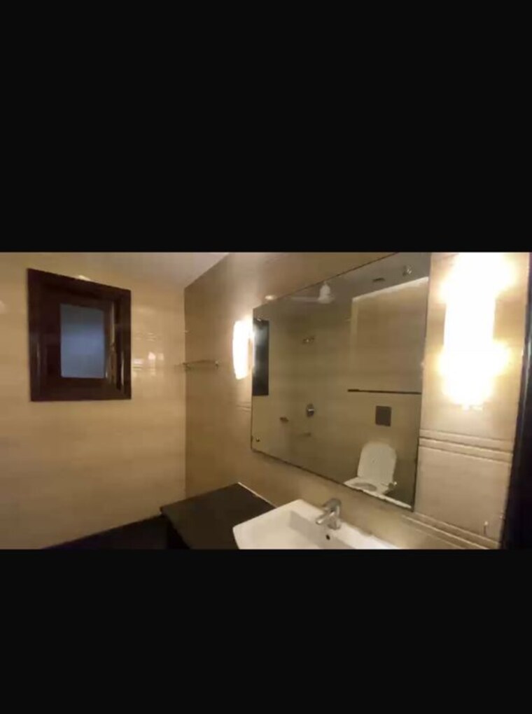 Bathroom, greater kailash i 3 Bedroom 1900 Sq.Ft. Builder Floor In Greater Kailash I Delhi 10507557