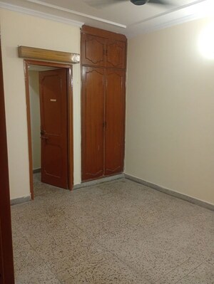 Room in 3 BHK Apartment at Sector 6 Dwarka – for Rent