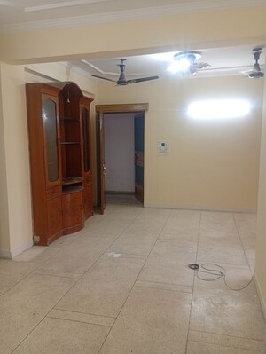 Room in 3 BHK Apartment at Sector 6 Dwarka – for Rent