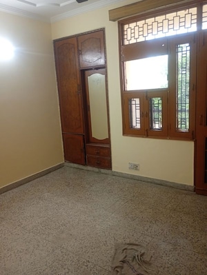 Room in 3 BHK Apartment at Sector 6 Dwarka – for Rent