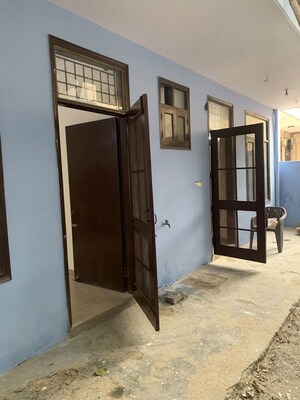 Room in 2 BHK Builder Floor at Sector 23 – for Rent
