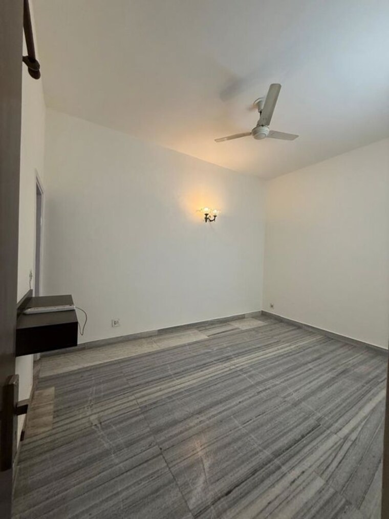 Room, panchsheel park 3 Bedroom 3000 Sq.Ft. Builder Floor In Panchsheel Park Delhi 10507597