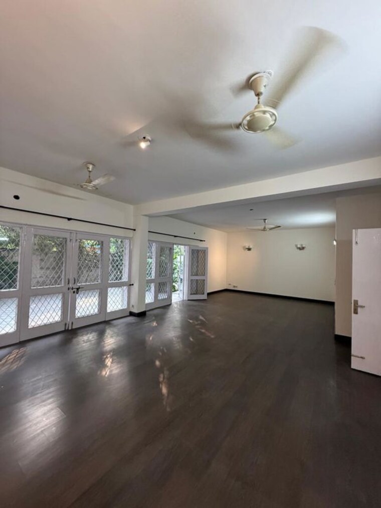 Living Room, panchsheel park 3 Bedroom 3000 Sq.Ft. Builder Floor In Panchsheel Park Delhi 10507597
