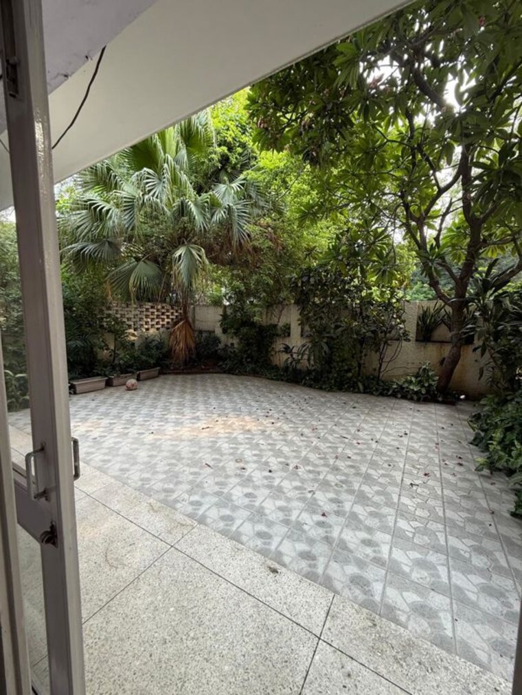 Balcony, panchsheel park 3 Bedroom 3000 Sq.Ft. Builder Floor In Panchsheel Park Delhi 10507597