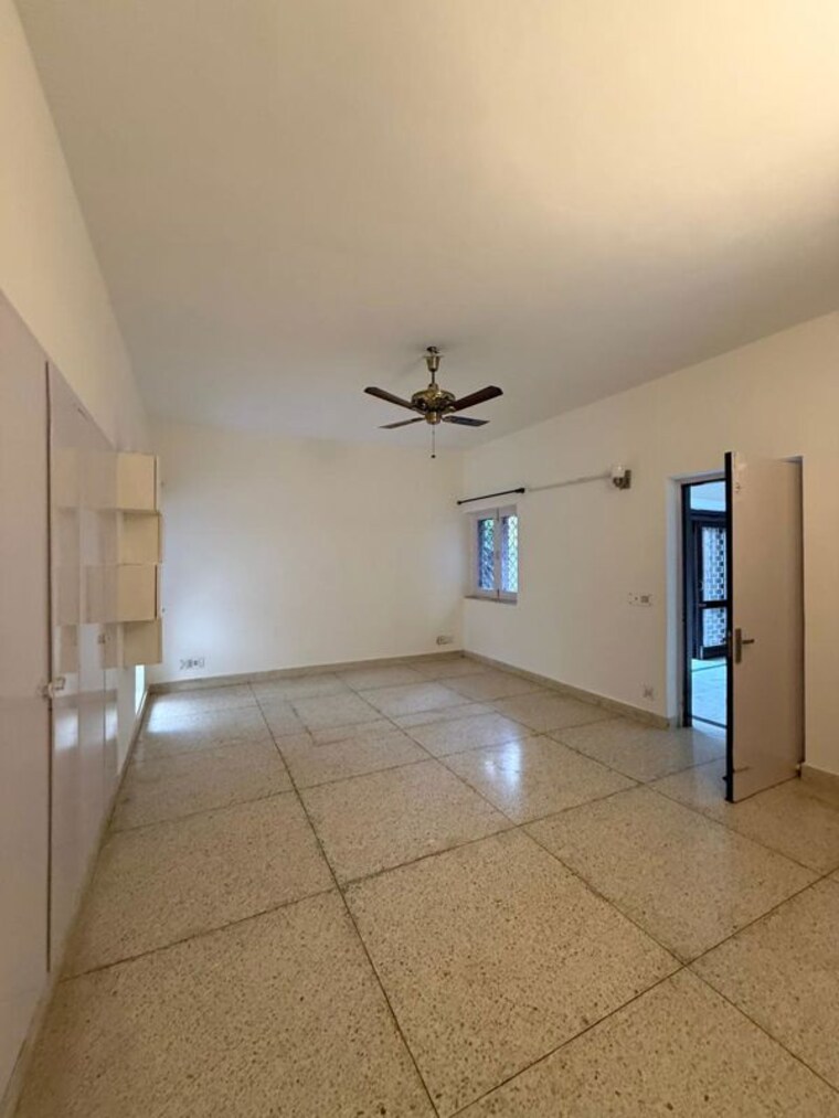 Room, panchsheel park 3 Bedroom 3000 Sq.Ft. Builder Floor In Panchsheel Park Delhi 10507597