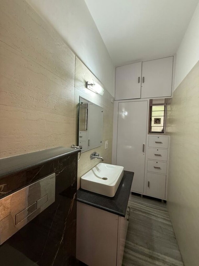 Bathroom, panchsheel park 3 Bedroom 3000 Sq.Ft. Builder Floor In Panchsheel Park Delhi 10507597