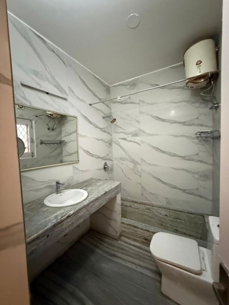 Bathroom, panchsheel park 3 Bedroom 3000 Sq.Ft. Builder Floor In Panchsheel Park Delhi 10507597