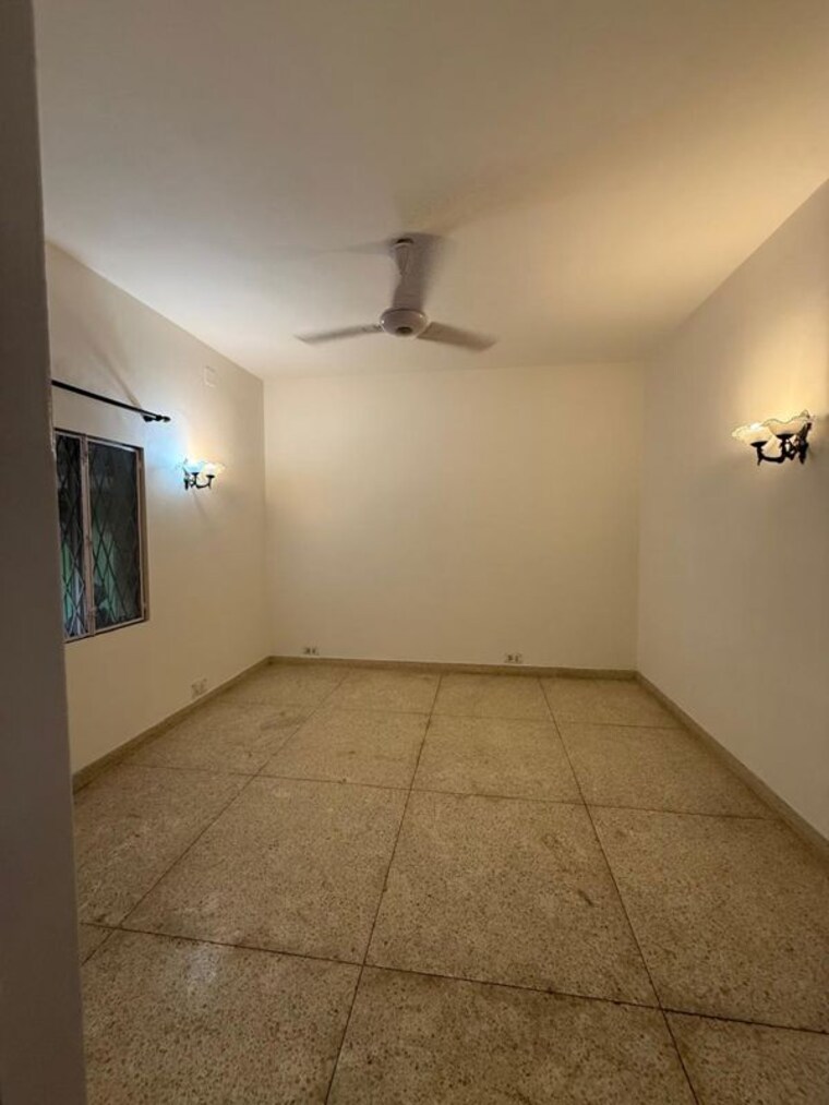 Room, panchsheel park 3 Bedroom 3000 Sq.Ft. Builder Floor In Panchsheel Park Delhi 10507597