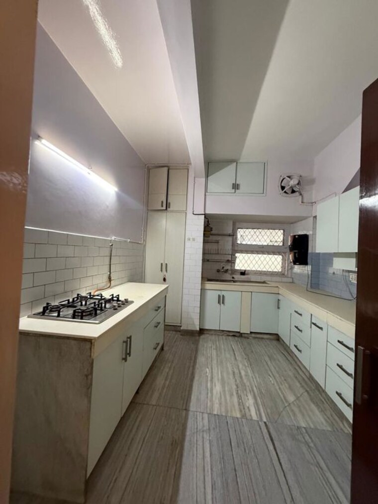 Kitchen, panchsheel park 3 Bedroom 3000 Sq.Ft. Builder Floor In Panchsheel Park Delhi 10507597