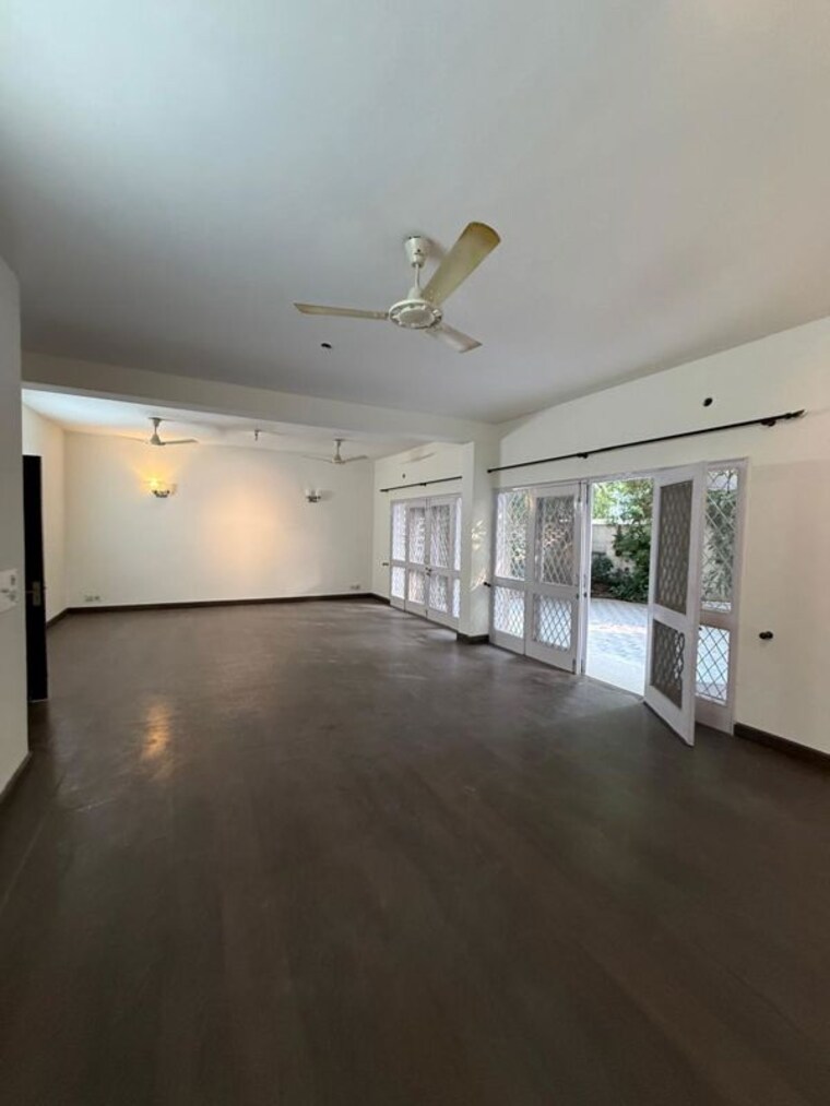 Room, panchsheel park 3 Bedroom 3000 Sq.Ft. Builder Floor In Panchsheel Park Delhi 10507597
