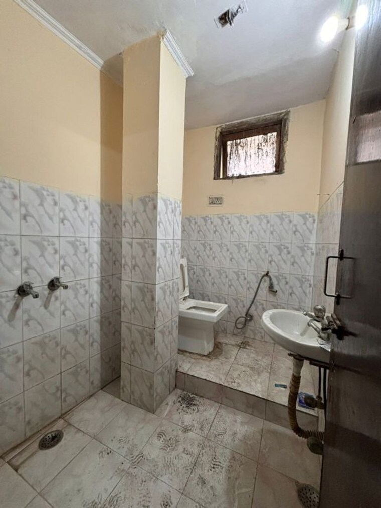 Bathroom, chattarpur 1 Bedroom 450 Sq.Ft. Builder Floor In Chattarpur Delhi 10507609