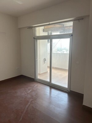 Room in 3 BHK Builder Floor at Sector 50 – for Rent