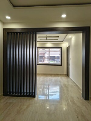 Room in 6 BHK Independent House at Gomti Nagar – for Sale