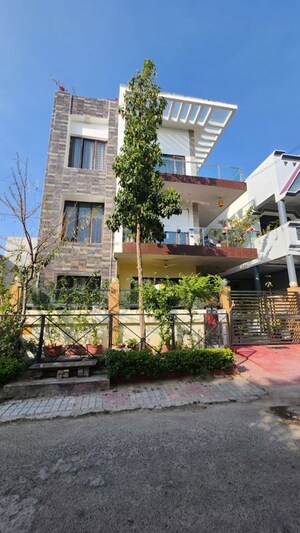 6+ BHK Independent House – Exterior View View at Gomti Nagar - for Sale