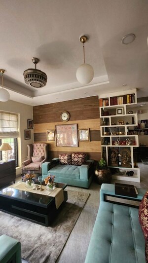 Living Room in 6+ BHK Independent House at Gomti Nagar – for Sale