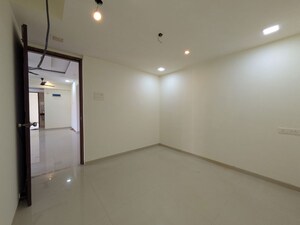 Room in 3 BHK Apartment at Juhi Greens, Seawoods – for Rent